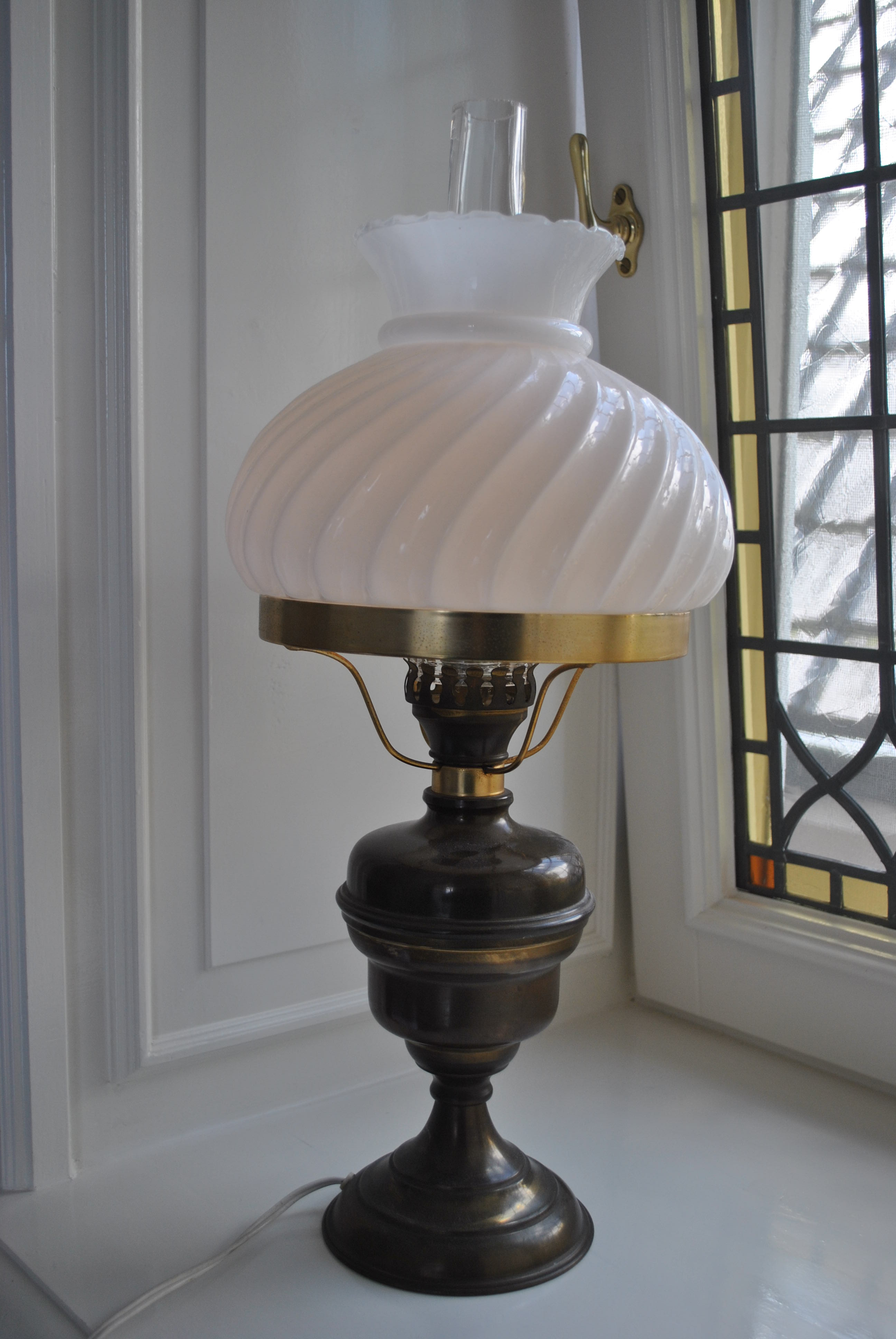 Tafellamp, model olielamp, messing, glas Tafellamp, model olielamp, messing, glas