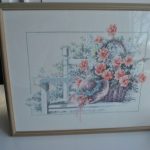 Schilderij, gehaakt plantenbak op bankje, ingelijst