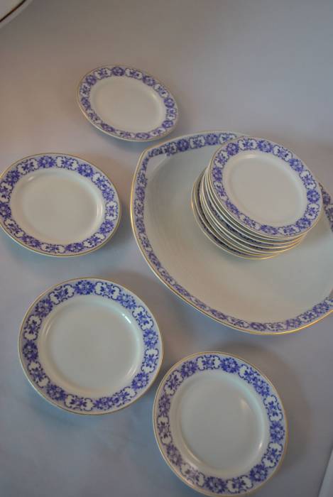 Schaal met 7 schoteltjes, porselein