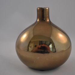 Vaasje, aardewerk, goud/bronskleurig