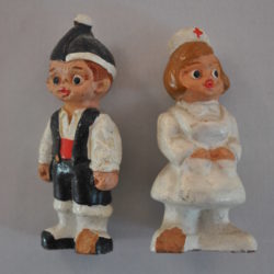 2 beeldjes, aardewerk