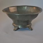 Schaaltje op pootjes, tin