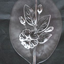 Schaal, glas met bloemmotief