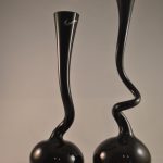 2 vaasjes, zwart glas