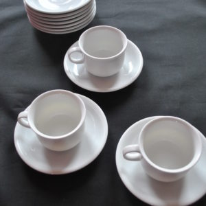 10 schoteltjes + 3 kopjes