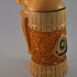 Drinkglas met deksel, versierd met div. materialen