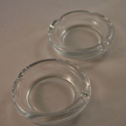 2 glazen asbakken