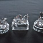 3 glazen beeldjes, poezen (Presse-papiers?)