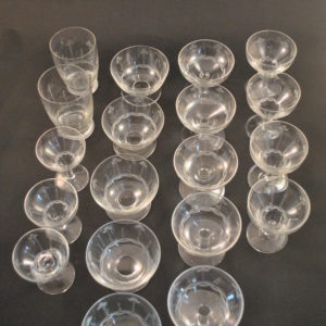 19-delig glasservies, gegraveerd