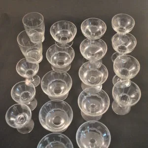 19-delig glasservies, gegraveerd