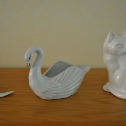 3 porseleinen dierfiguren (zeehond, zwaan, poes)