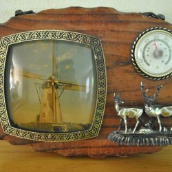 Houten plank met collage van molen/hertjes/themometer