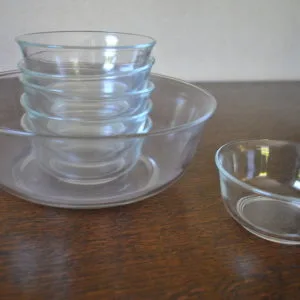 1 glazen bowl-schaal met 6 kleine schaaltjes