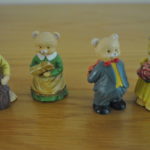 4 miniatuur beeldjes van beren