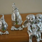 3 porseleinen kerstfiguurtjes (zilverkleurig)