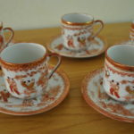 kop en schotel, 5 stuks, Chinese motieven in rood en goud