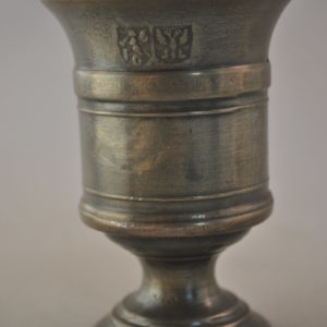 Bakje op voet, tin