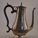 Koffiepot, metaal met bakeliet