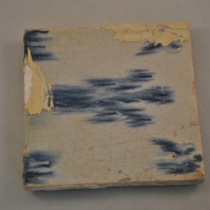 tegel, antiek, met blauwe vegen