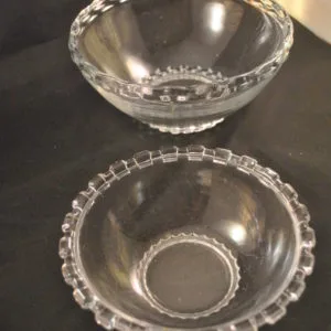 2 glazen schaaltjes (verschillende maten)