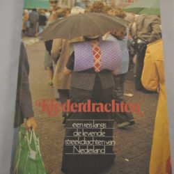 boek: Klederdrachten