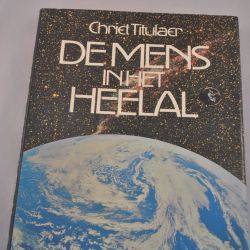 Chriet Titulaar: De mens in het heelal