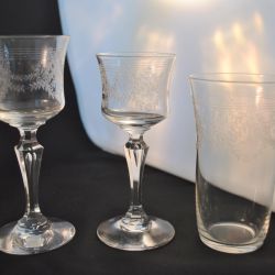 3 verschillende gegraveerde glazen