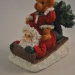 Kersttafereel (kerstman en beer op sleetje)