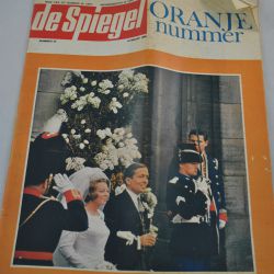1 ex. van het tijdschrift De Spiegel 19 maart 1966 (Oranjenummer)
