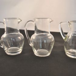 3 glazen schenkkannetjes