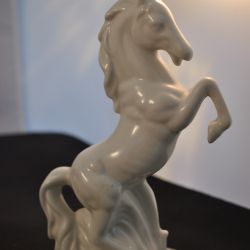 beeldje paard (wit porselein)