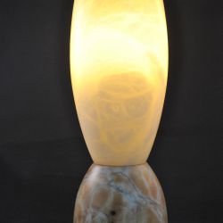tafellamp (marmer/melkglas)