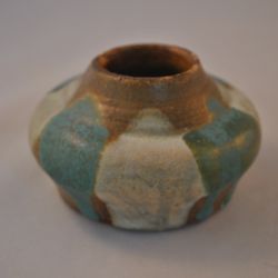 vaasje (keramiek), groen/blauw/bruin/beige