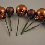 6 kerstballen (op steeltjes)