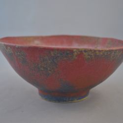 Schaal op voet (rood, blauw, lila)