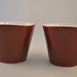 2 kommetje (bruin-rood, wit van binnen)