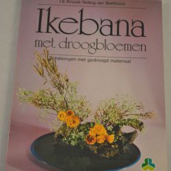 I.E. Knook-Teding van Berkhout: Ikebana met droogbloemen