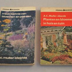 A.C. Muller-Idzerda: 2 Prismaboeken (Meer kennis van bloemen en planten / Planten en bloemen in huis en tuin)
