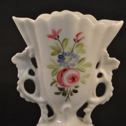 Vaasje met oren (porselein)
