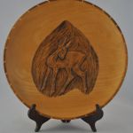 Houten wandbord met afbeelding hertje (houtsnijwerk)