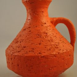 Vaas (met oor), oranje aardewerk