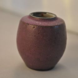 Vaasje, paars aardewerk