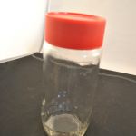 Voorraadglas met rode deksel