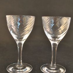 2 drinkglaasjes op steel (kristal)