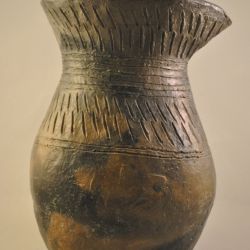 Kruik (vaas met schenktuit), groenachtig, kunstobject