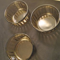 3 glazen bakjes, getint glas