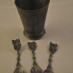 Lepelvaasje met 3 lepeltjes (tin)