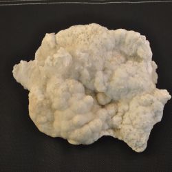 Brok natuursteen (ca 17 x 21 x 9 cm)
