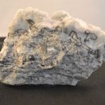 Brok natuursteen (wit met grijs) 16 x 10 x 4,5 cm
