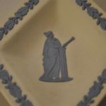 Wedgwood schaaltje (creme m. blauw)